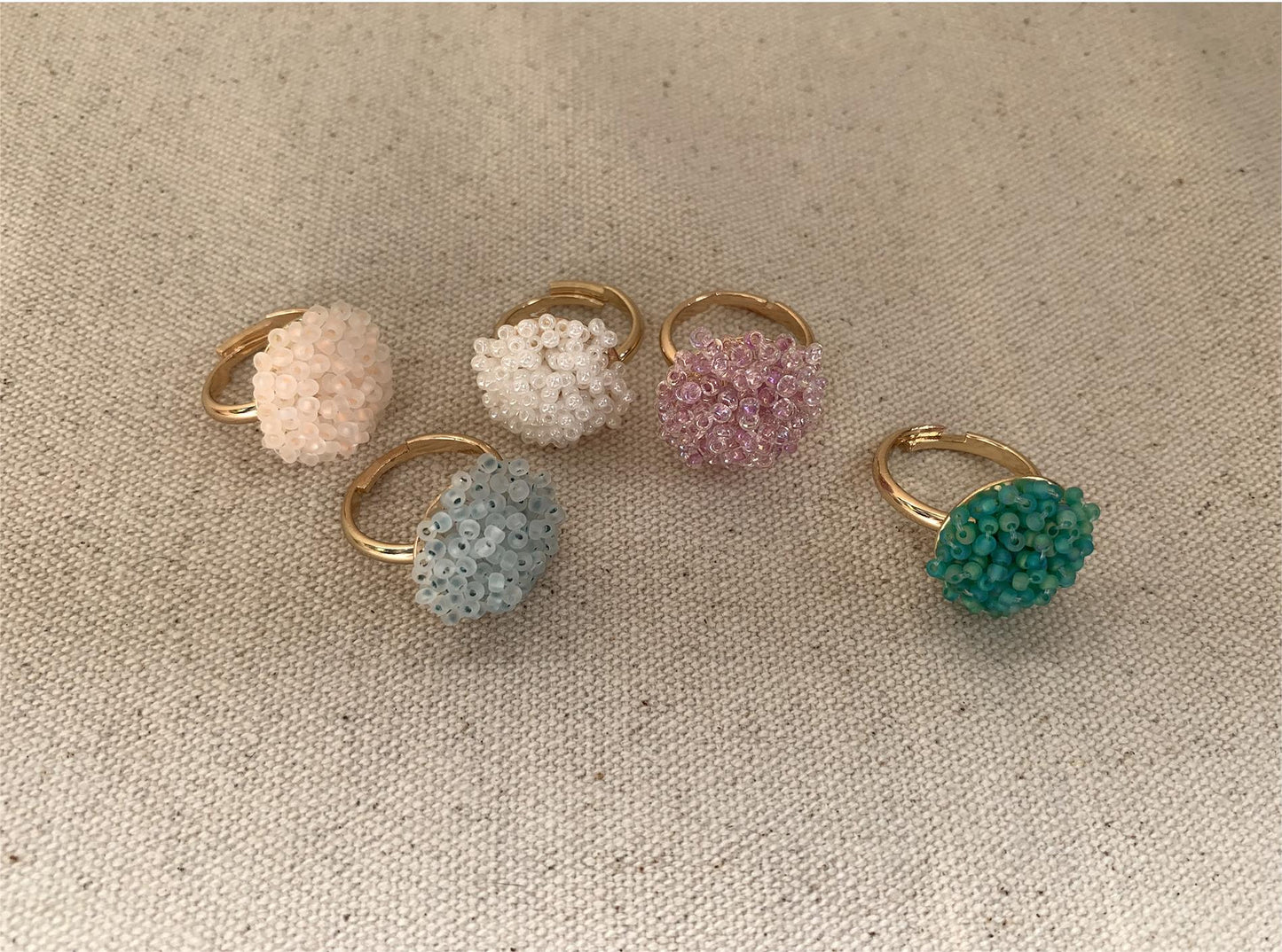 Fresh-Colored Rice Bead Woven Circular Ring, Available in Multiple Colors, Fresh and Elegant, Specially Designed Non-Matching Ring, Perfect Ladies' Gift