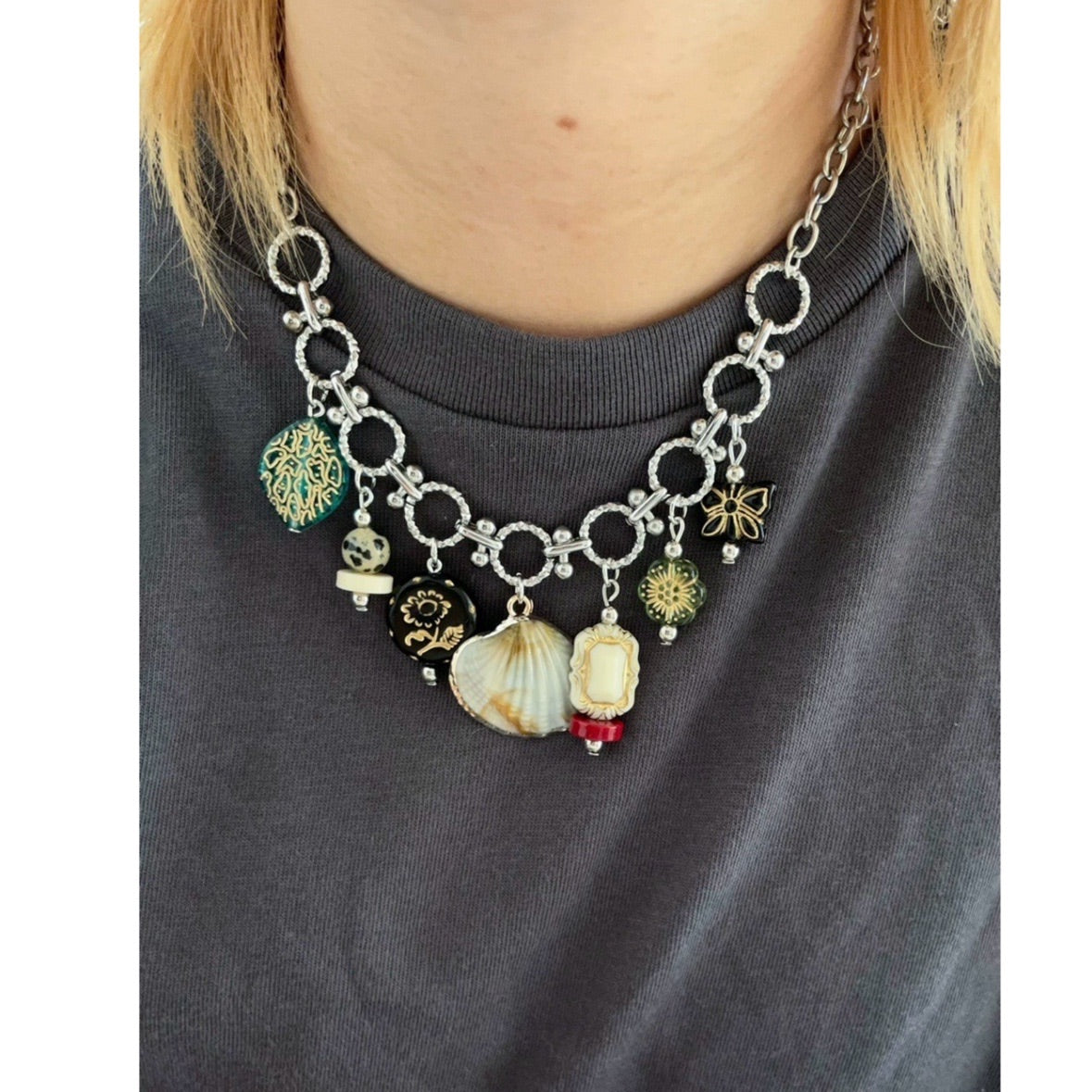 Vintage-Style Shell Flower Butterfly Bead Necklace with Aged Effect