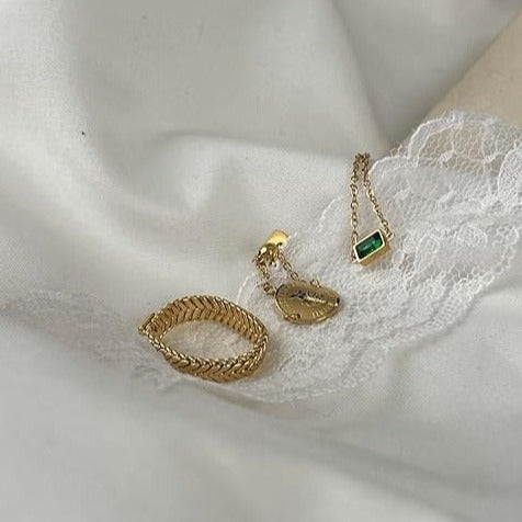 Emerald Elegance Adjustable  Chain Ring Set for Women - Statue Ring, Green Gemstone Ring, Metal Chain Ring