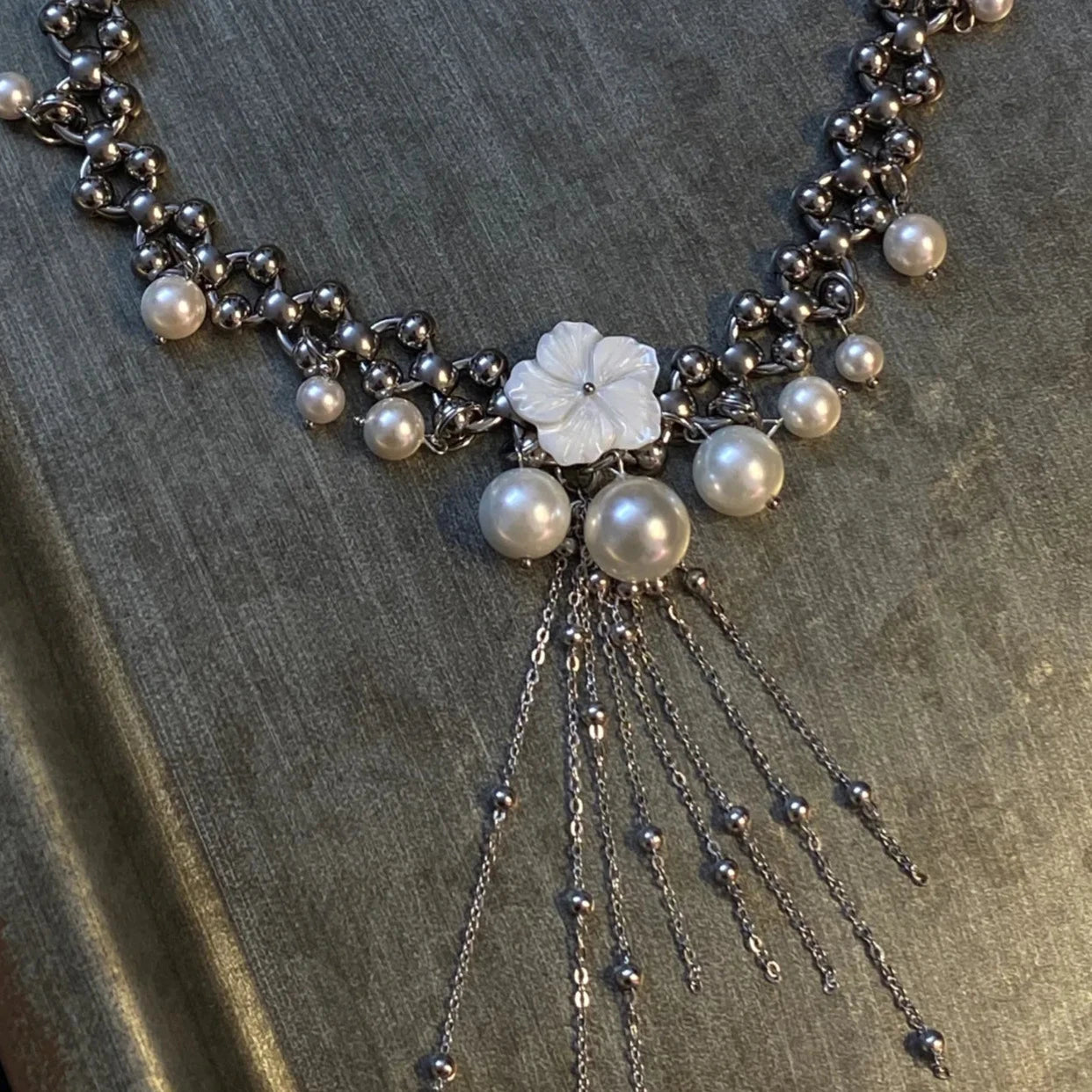 White Shell Flower Pearl Titanium Steel Choker Necklace