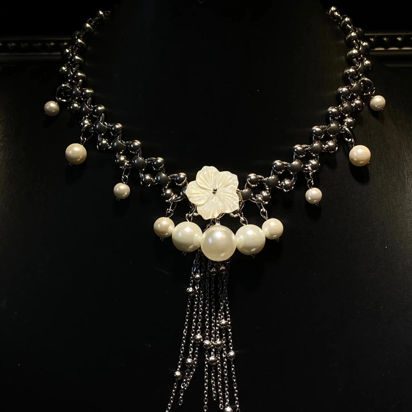 White Shell Flower Pearl Titanium Steel Choker Necklace