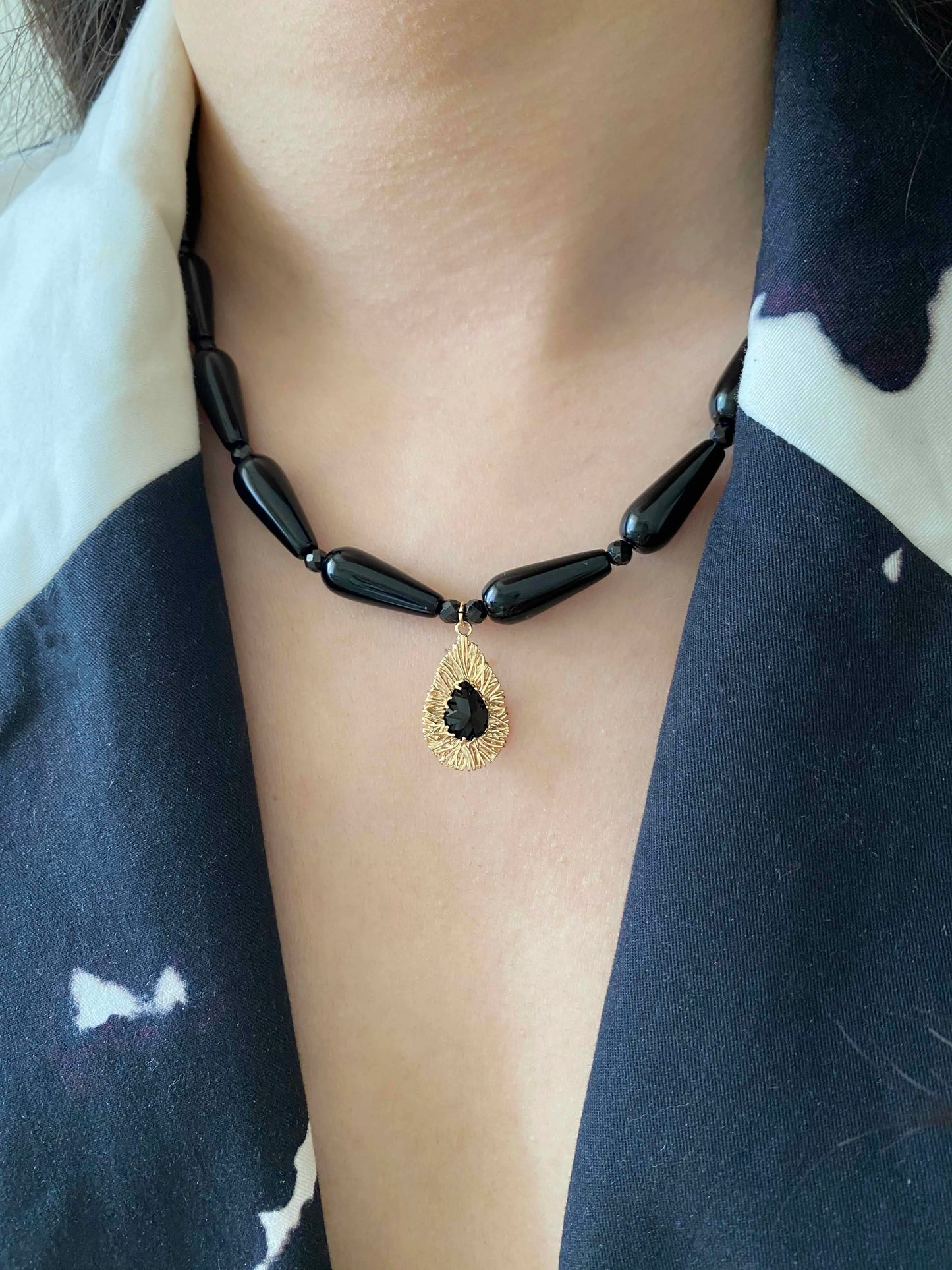 Timeless Agate Necklace – Elegant Natural Stone Jewelry with Unique Black Agate