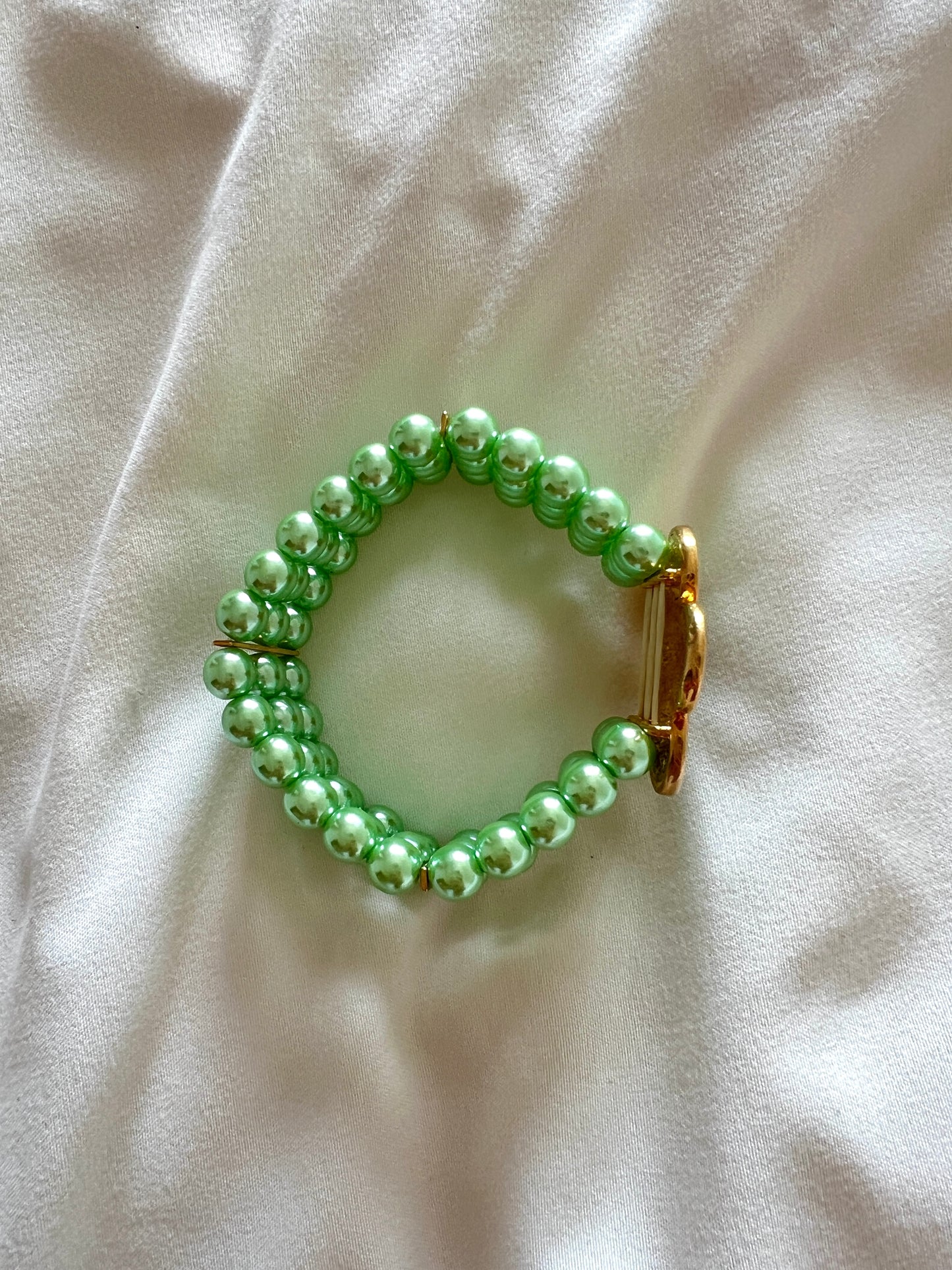Vintage Green serpentine stone flower stacking pearl bracelet, adorable and unique, elastic chain adjustable.