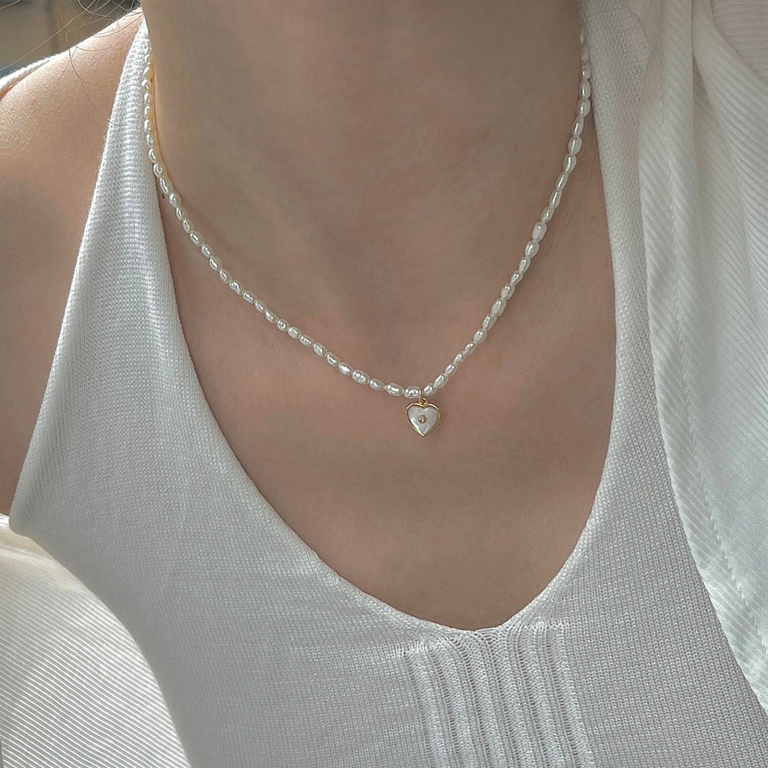 Heart-Shaped Mother of Pearl Pendant with Diamond, 18K Gold Heart diamond Pendant , Natural Pearl Necklace, Adjustable Chain