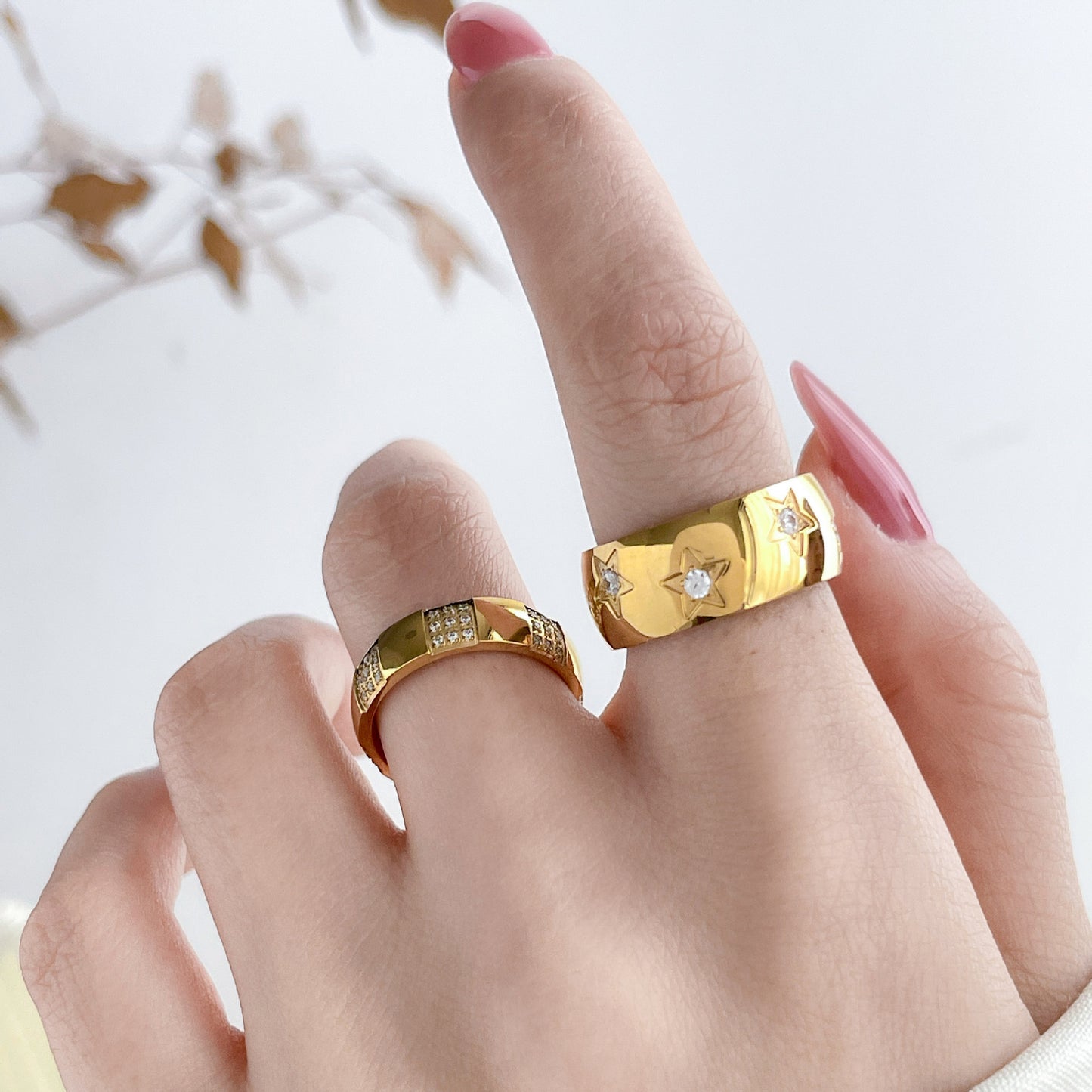 Floral Core Zircon Ring, Black Zircon Eye, Wave-Patterned Star Ti Steel, 18K Gold-Plated