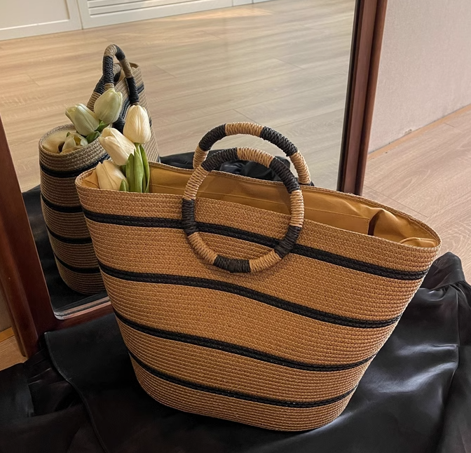 Hand-woven Straw Large Hobo Bag for Women Round Handle Toto Retro Summer Beach Straw Bag