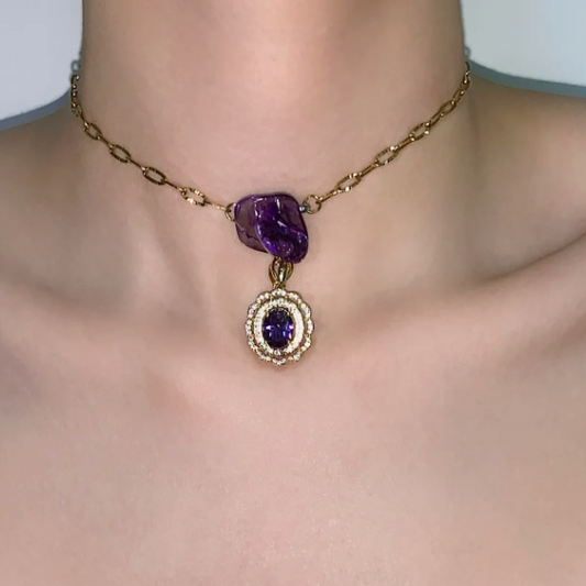 Adorable Vintage Viovet Shell Button Adjustable Necklace Choker, Playful Accessory for Women