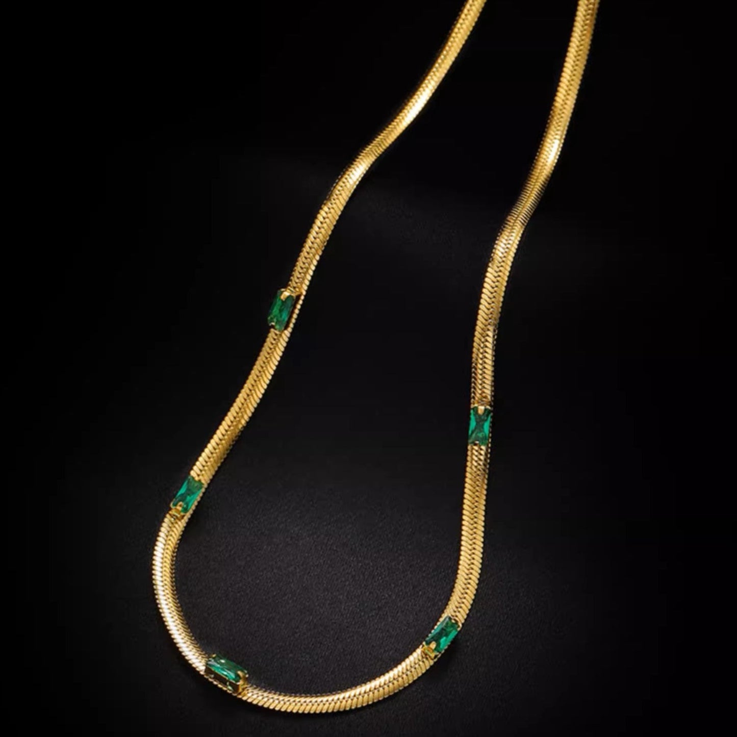 MoJone Luxurious Elegant Emerald Gold Snake Bone Choker Necklace for Female