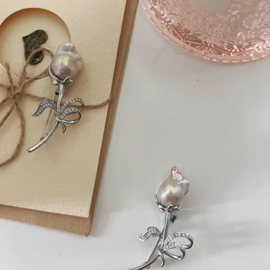 Baroque Floral Brooch Elegant Exquisite Art Lapel Pin for Women, Freshwater Grey Pearl