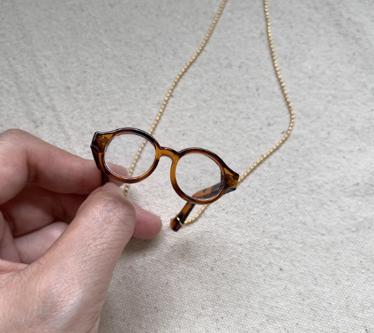 Adorable Resin Glasses Shape Necklace, Collarbone chain, Sweater chain