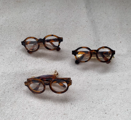 Adorable Resin Glasses Shape Necklace, Collarbone chain, Sweater chain