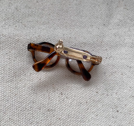 Adorable Resin Glasses Shape Necklace, Collarbone chain, Sweater chain