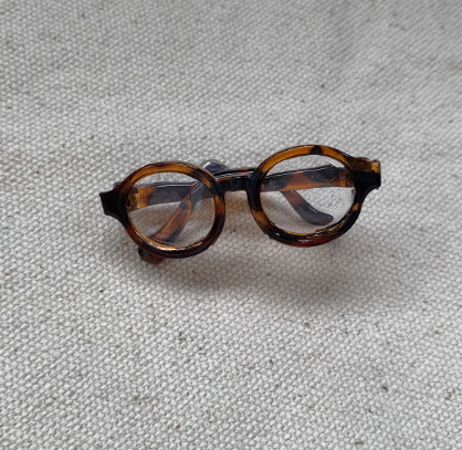 Adorable Resin Glasses Shape Necklace, Collarbone chain, Sweater chain