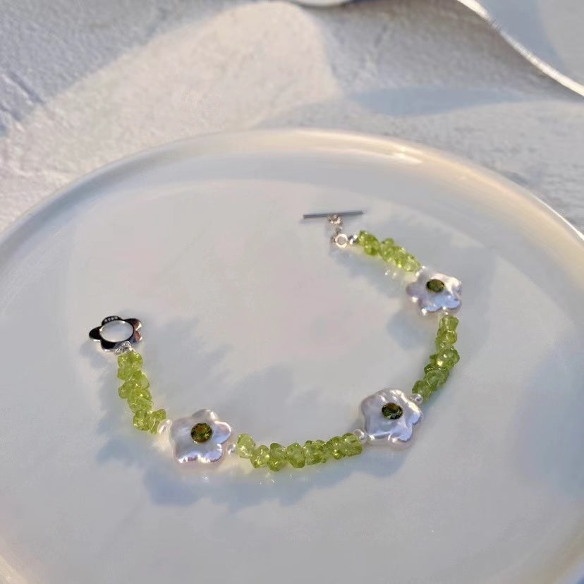Natural Peridot & Baroque Pearl Floral Bracelet - Handcrafted Elegance, Perfect for Sophisticated Fashion & Timeless Charm