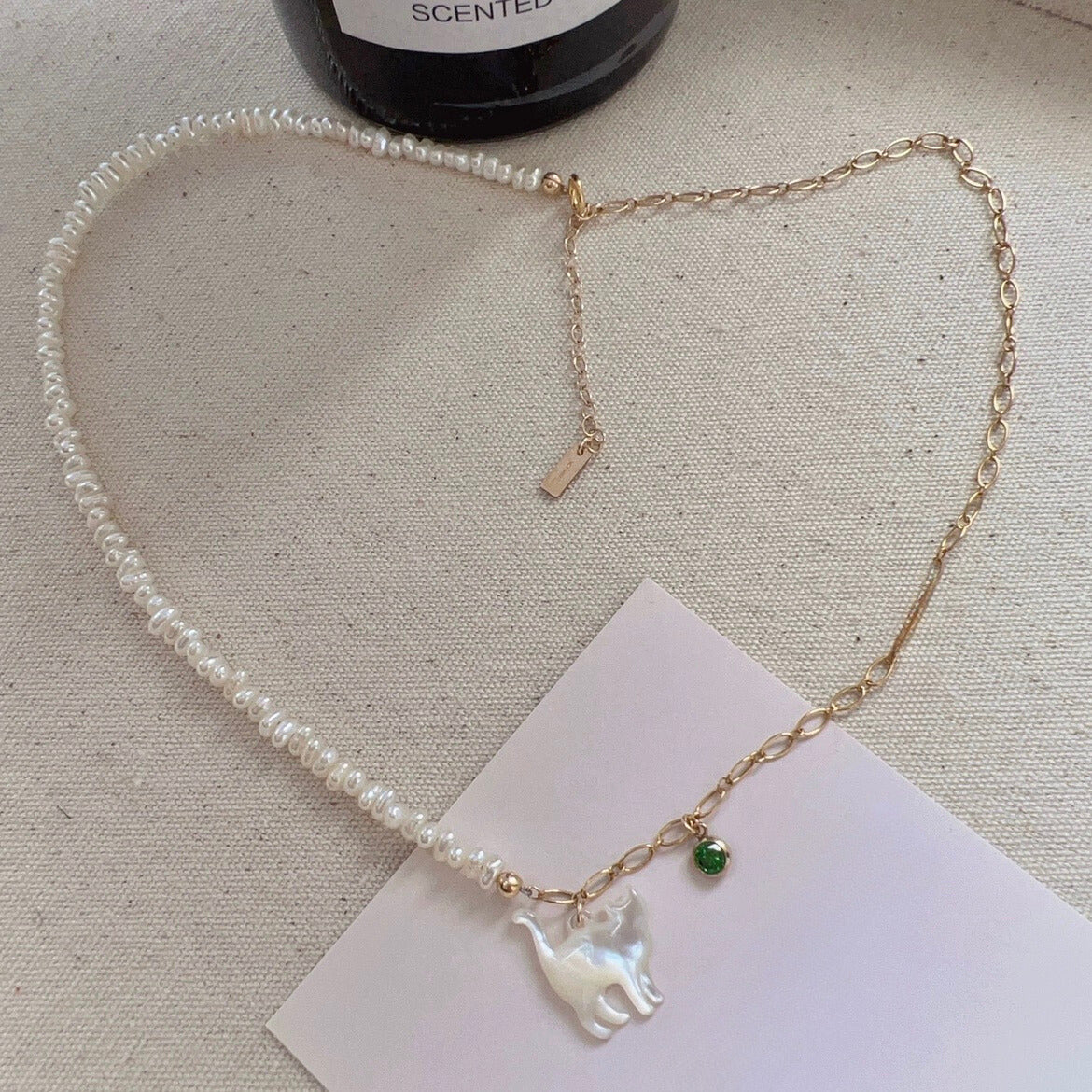 Elegant 14k Gold-Plated Natural Mother-of-Pearl Cat Pendant with Lustrous Pearl Necklace