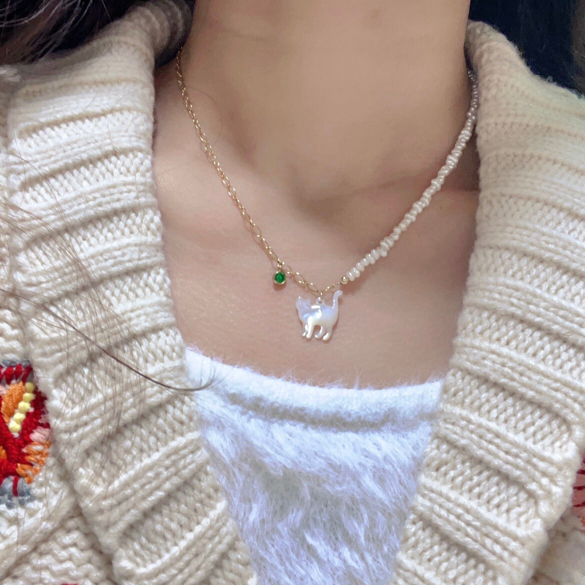 Elegant 14k Gold-Plated Natural Mother-of-Pearl Cat Pendant with Lustrous Pearl Necklace