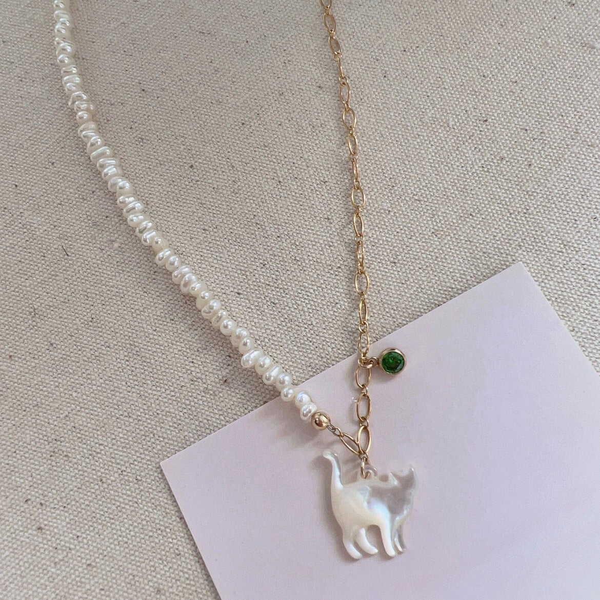 Elegant 14k Gold-Plated Natural Mother-of-Pearl Cat Pendant with Lustrous Pearl Necklace
