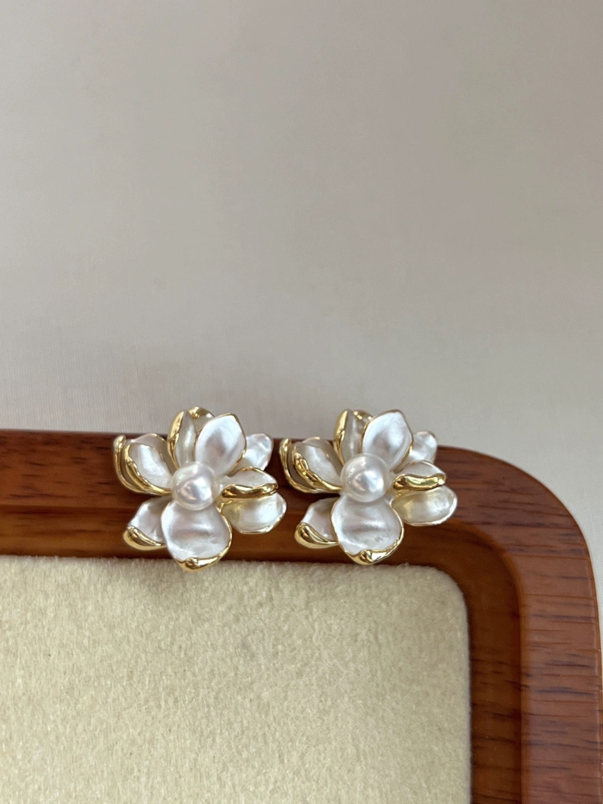Camellia Blossom Pearl Drop Earrings with s925 Silver Needle