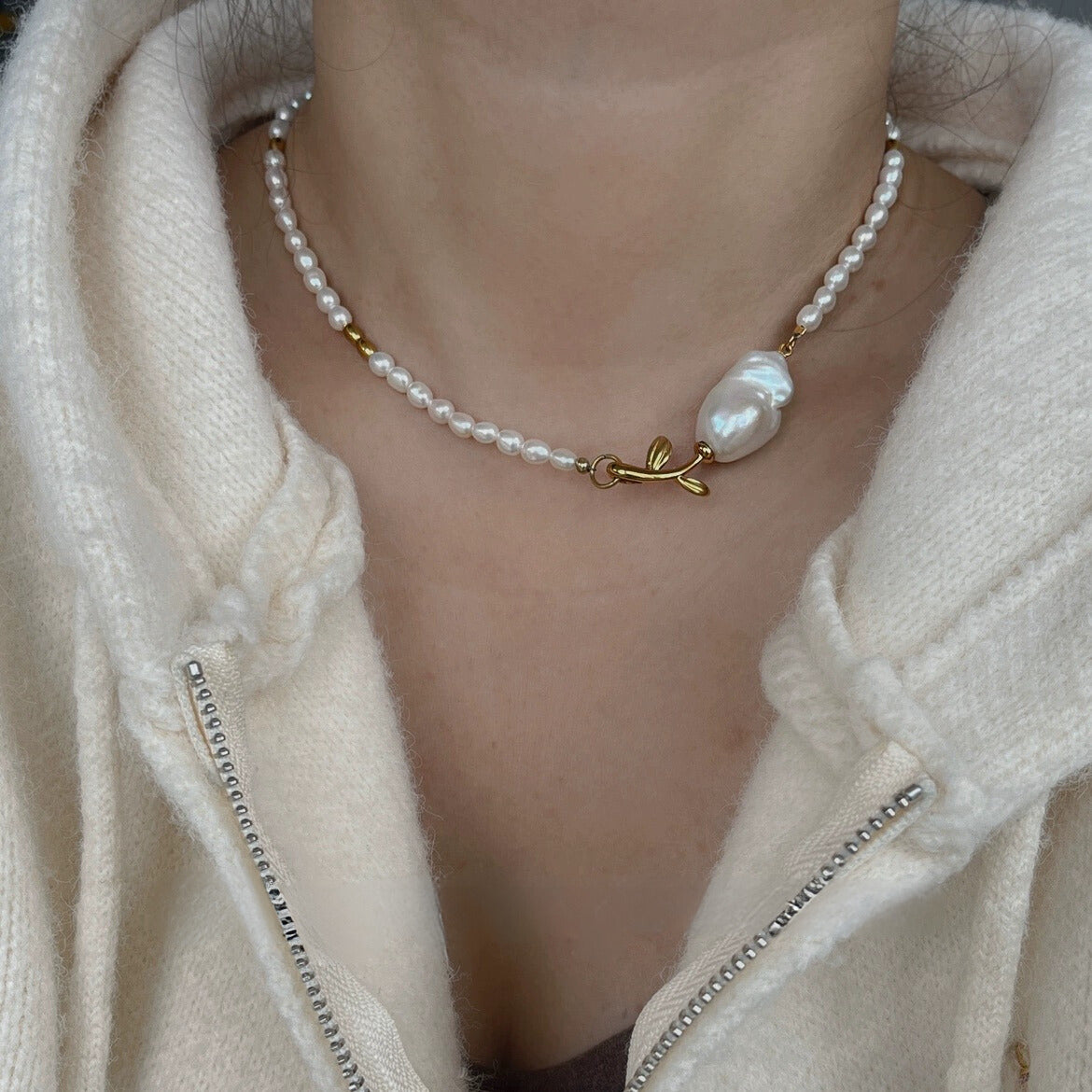 Baroque Rose Freshwater Pearl Necklace - Lustrous Elegance with Gold Accents for Sophisticated Charm