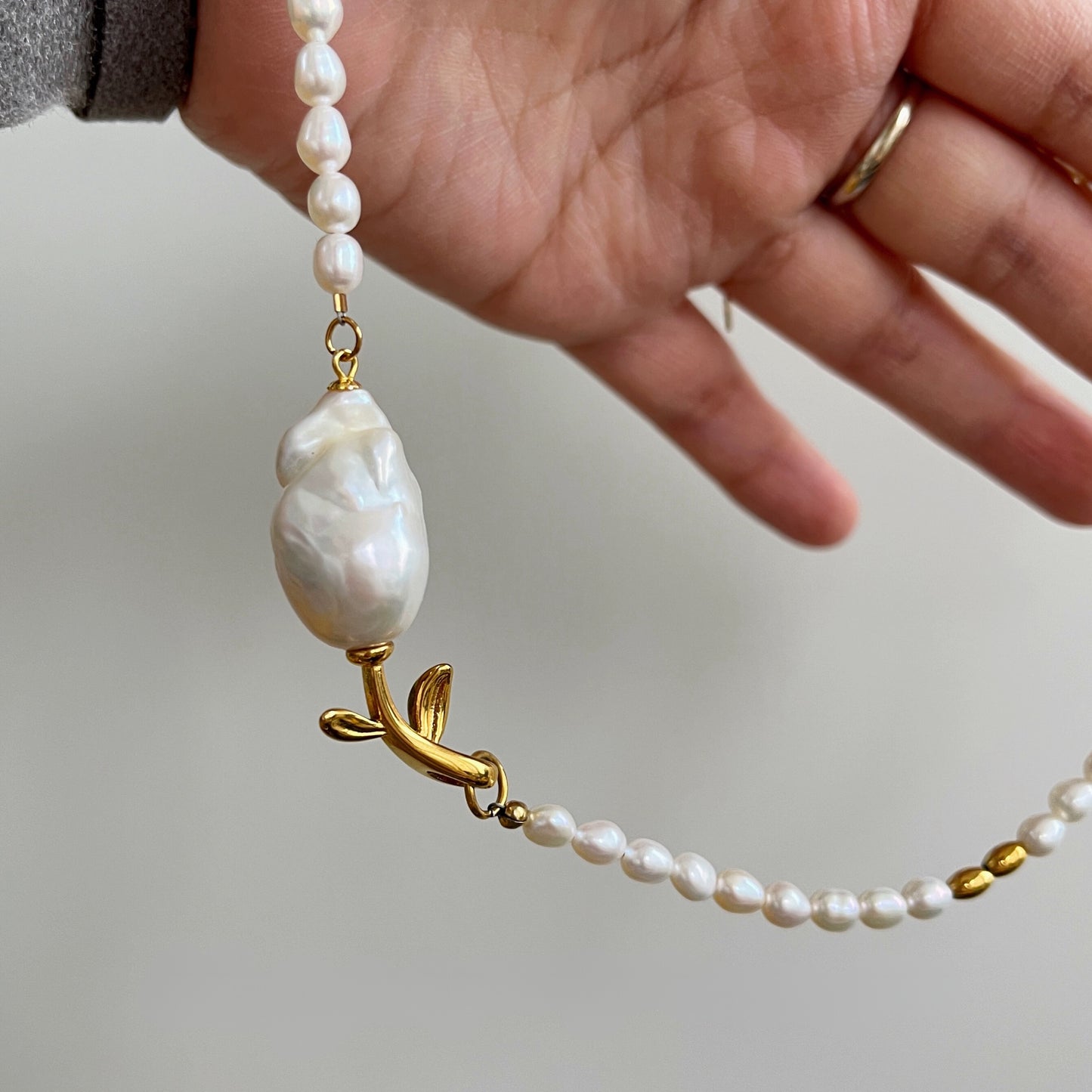 Baroque Rose Freshwater Pearl Necklace - Lustrous Elegance with Gold Accents for Sophisticated Charm