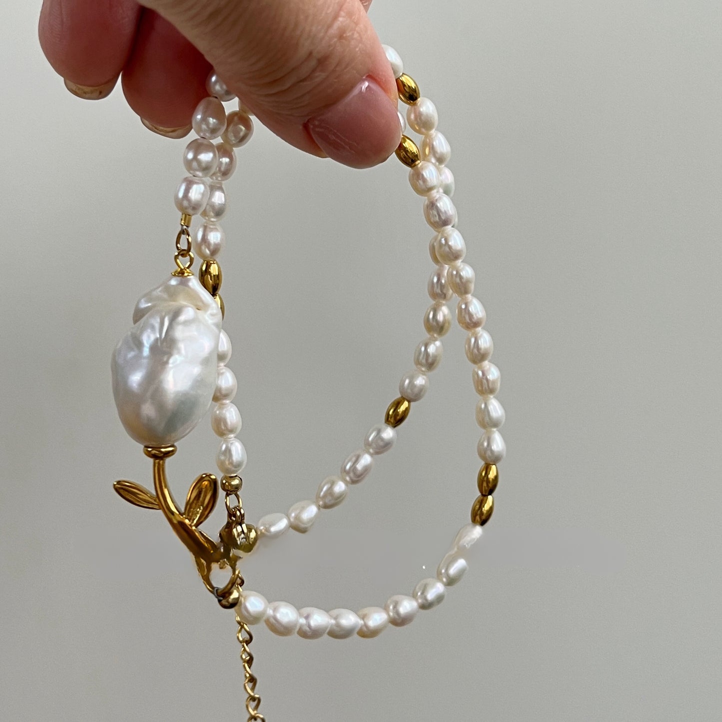 Baroque Rose Freshwater Pearl Necklace - Lustrous Elegance with Gold Accents for Sophisticated Charm