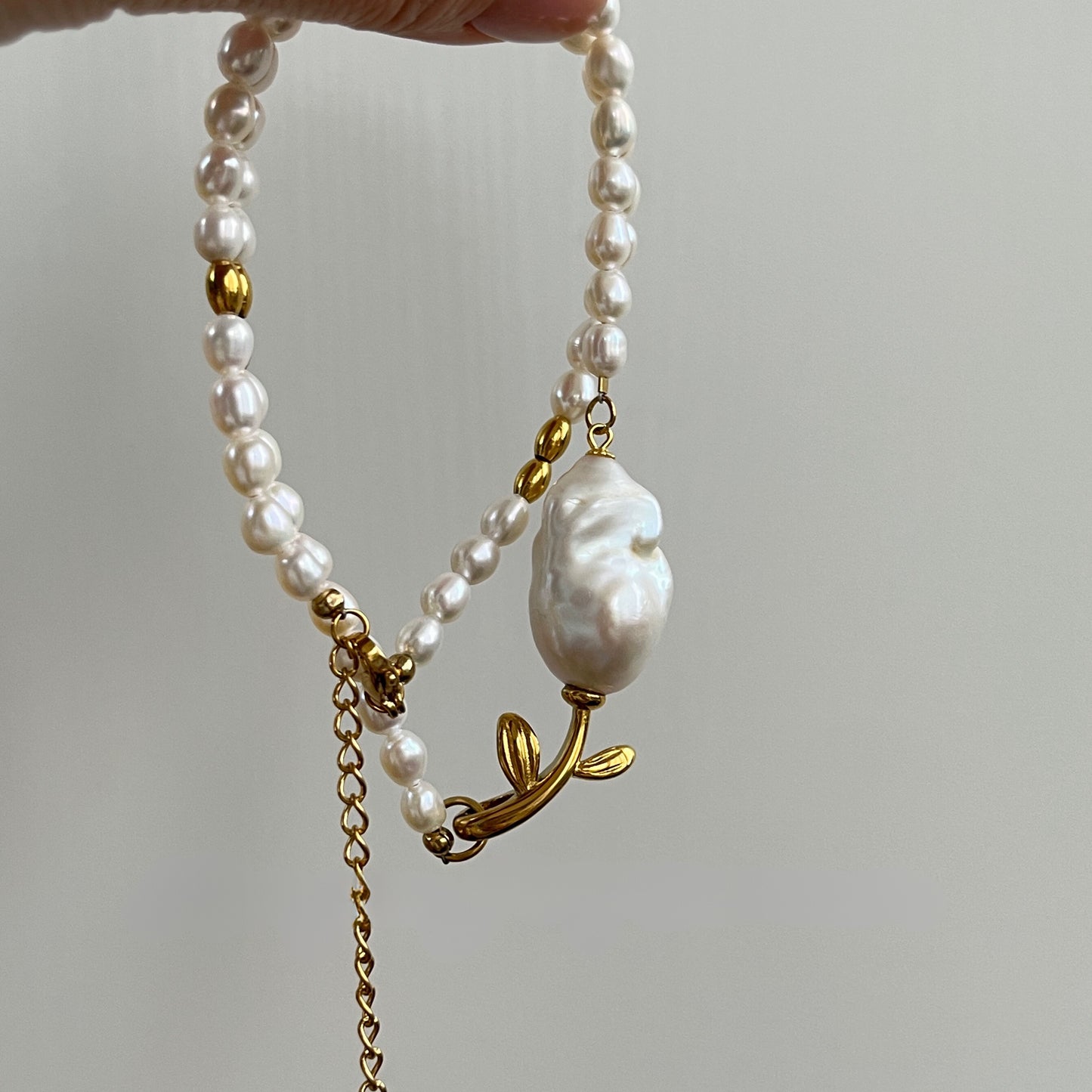 Baroque Rose Freshwater Pearl Necklace - Lustrous Elegance with Gold Accents for Sophisticated Charm