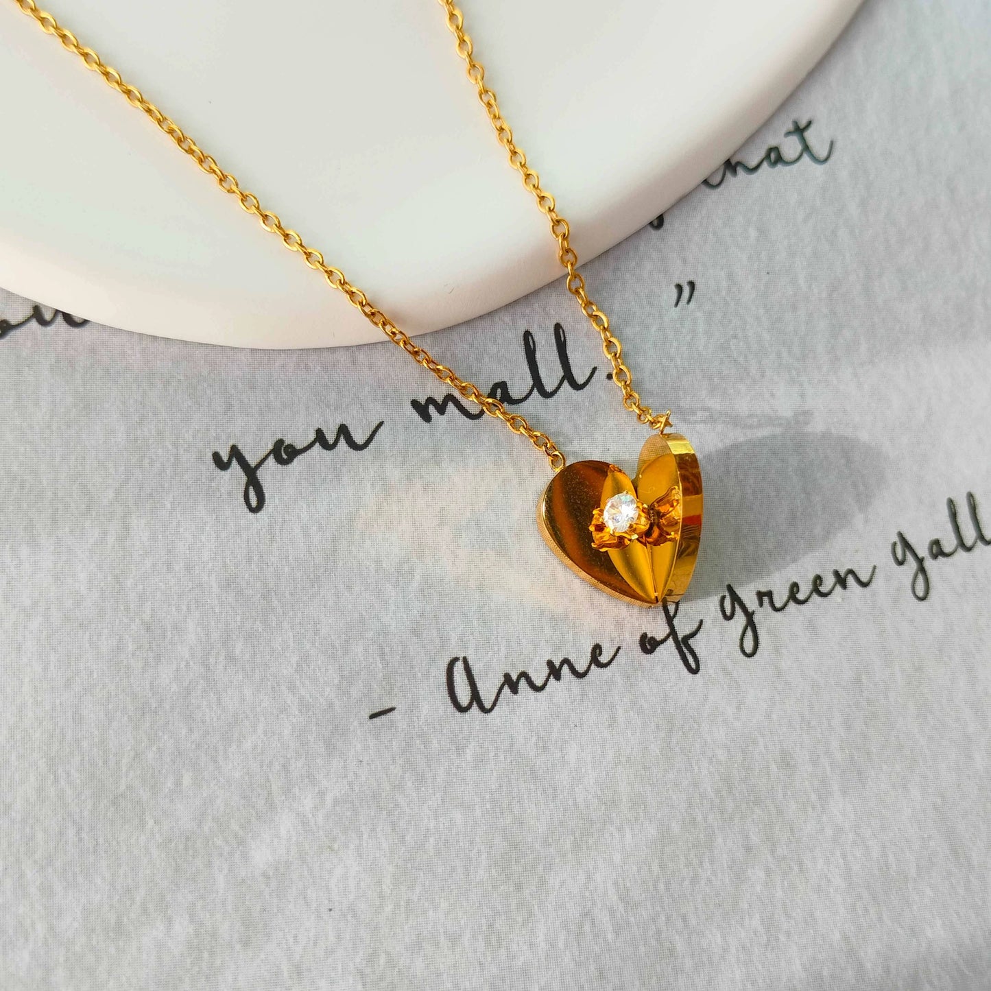 Romantic 14K Gold Heart Pendant Necklace - Floral Centerpiece Love Chain for Elegant Layering