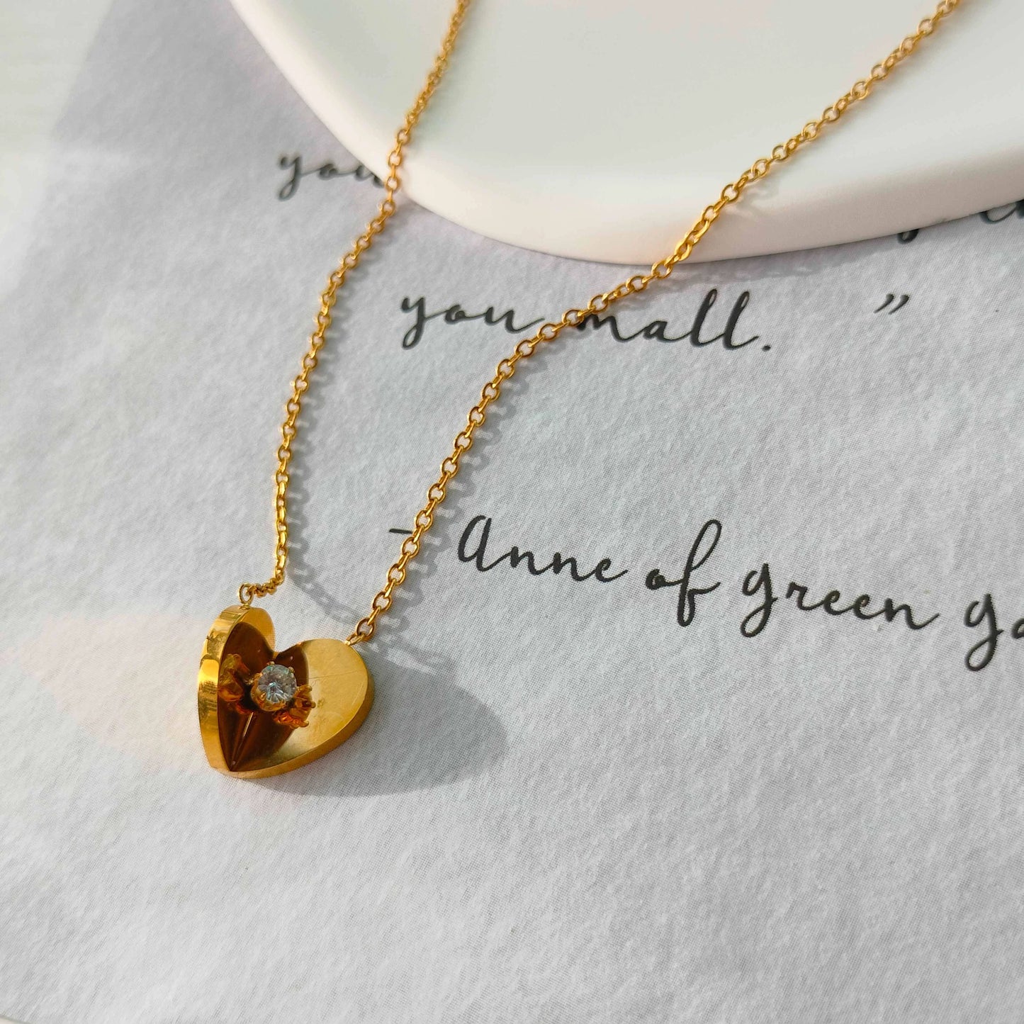 Romantic 14K Gold Heart Pendant Necklace - Floral Centerpiece Love Chain for Elegant Layering