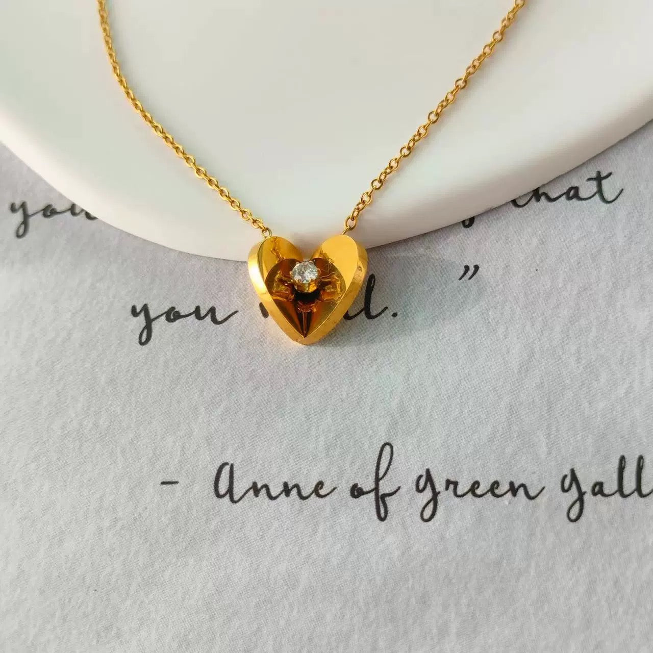 Romantic 14K Gold Heart Pendant Necklace - Floral Centerpiece Love Chain for Elegant Layering