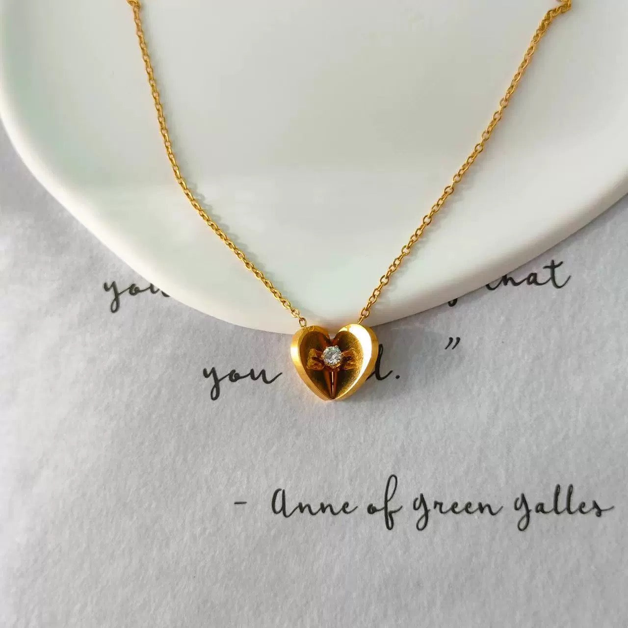 Romantic 14K Gold Heart Pendant Necklace - Floral Centerpiece Love Chain for Elegant Layering