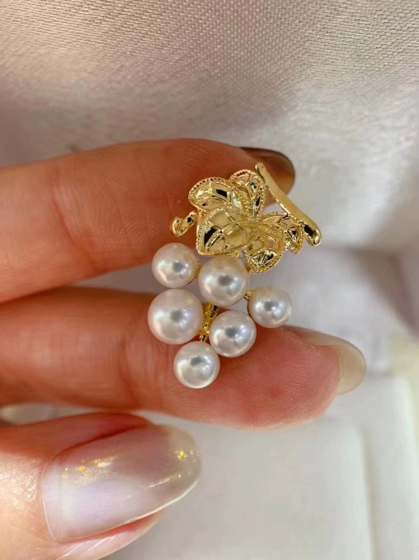 Elegant Freshwater Pearl Grape Cluster Brooch - Chic Anti-Light Exposure Pin for Sophisticated Attire