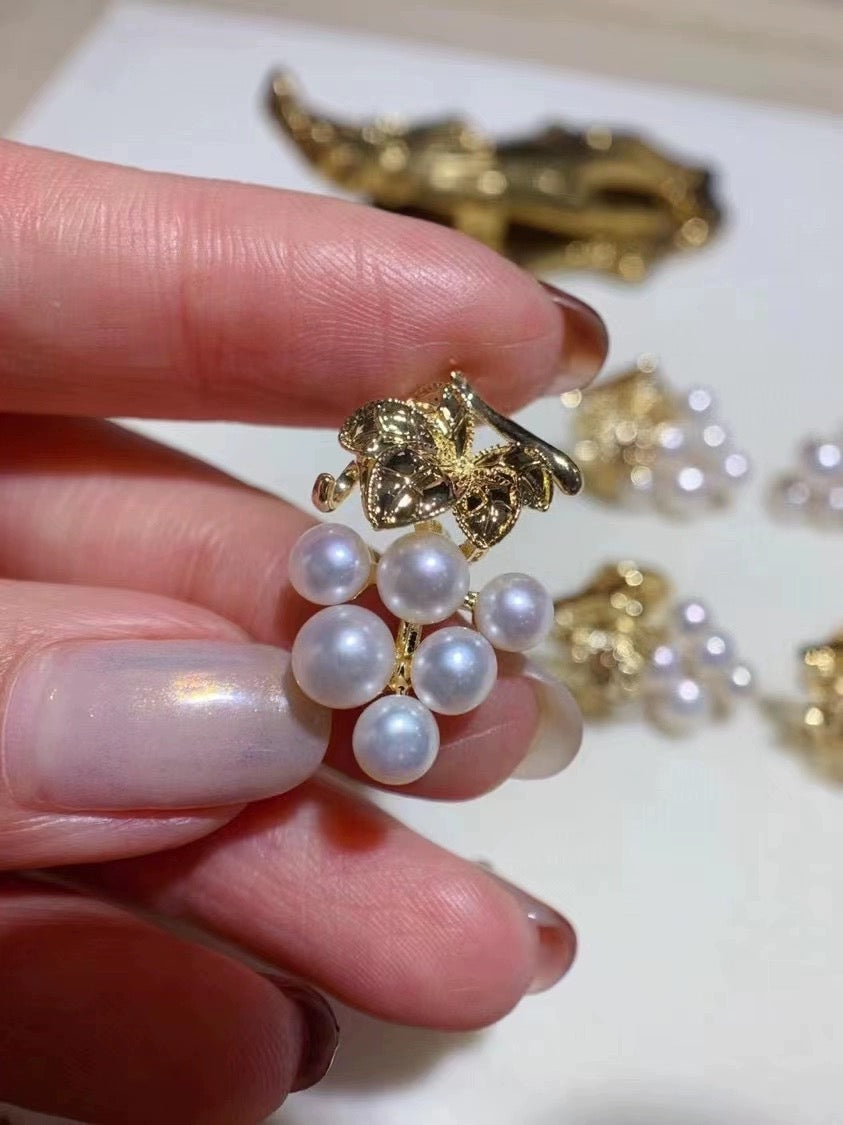 Elegant Freshwater Pearl Grape Cluster Brooch - Chic Anti-Light Exposure Pin for Sophisticated Attire