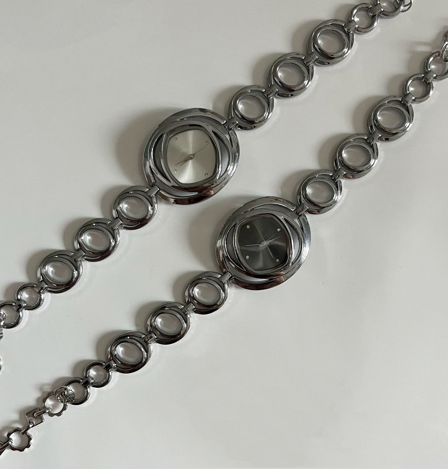 Cyberpunk Retro Watch Choker Necklace, Silver Watch Pendant Choker, Y2K Choker, stylish and cool, niche appeal, unisex.