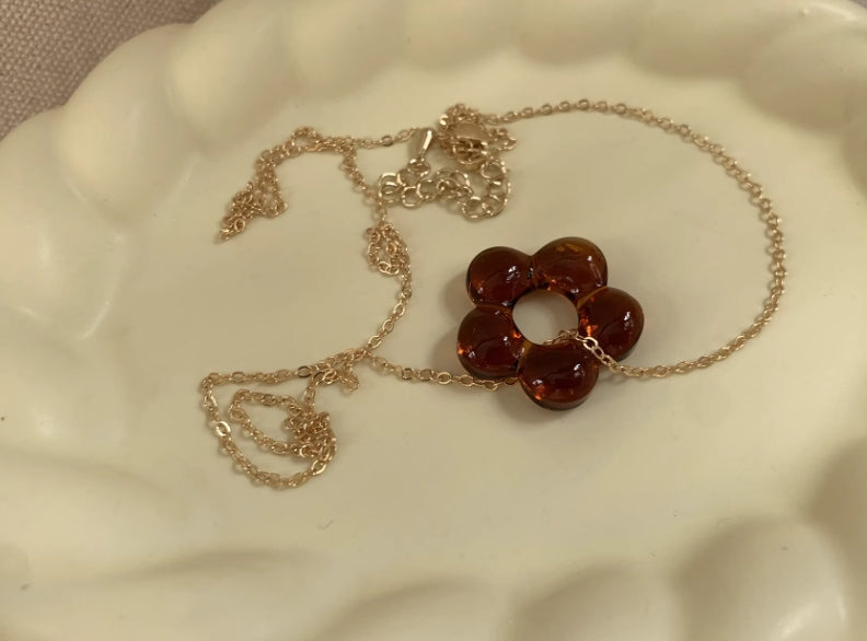 Vintagepunk flower pendant necklace, fresh and delicate style,made of glass,a special gift