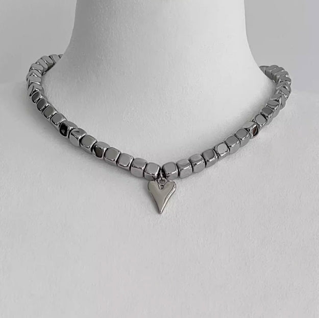 Vintagepunk Silver Heart Pendant choker, Cube Bead Necklace,Y2Kchoker,Simple and Classic Design,Exquisite and Special Gift,Unisex necklace