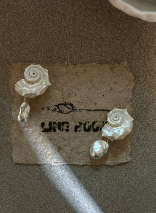 Handcrafted, white conch shell earrings with pearl pendants,natural conch shells,s925 silver studs,unique and exquisite, a perfect gift.