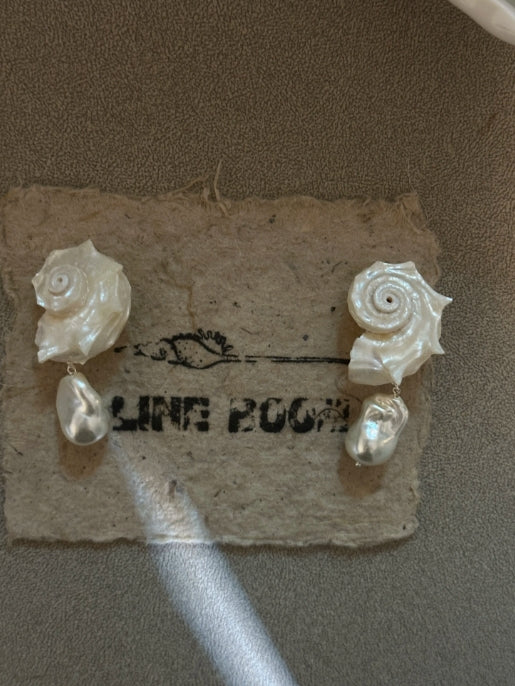 Handcrafted, white conch shell earrings with pearl pendants,natural conch shells,s925 silver studs,unique and exquisite, a perfect gift.