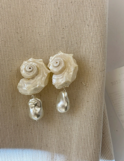 Handcrafted, white conch shell earrings with pearl pendants,natural conch shells,s925 silver studs,unique and exquisite, a perfect gift.