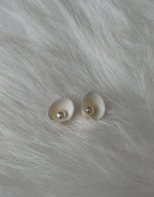 Handcrafted earrings, white shell and pearl earrings set in S925 silver, simple and elegant design, ocean elements. a perfect gift for her.