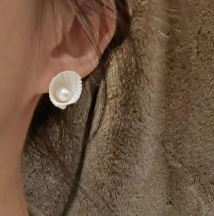 Handcrafted earrings, white shell and pearl earrings set in S925 silver, simple and elegant design, ocean elements. a perfect gift for her.