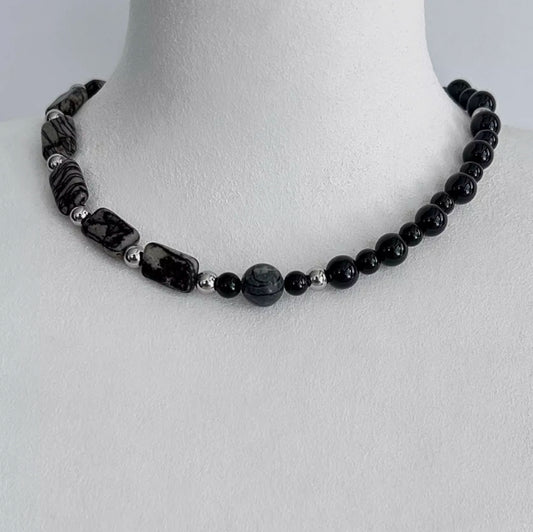 vintage-style black agate beaded choker, featuring a simple and elegant design. It's a perfect gift