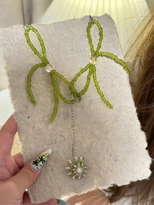 Handcrafted conch pendant necklace with green beaded bow accents, designed with a minimalist approach, Y2Kchoker,It's a perfect gift