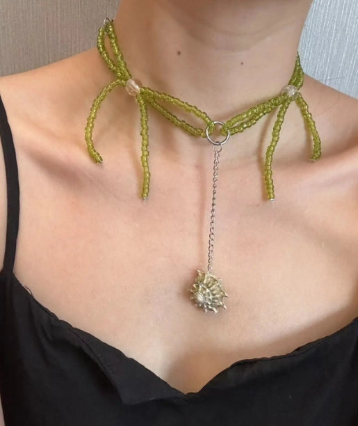 Handcrafted conch pendant necklace with green beaded bow accents, designed with a minimalist approach, Y2Kchoker,It's a perfect gift
