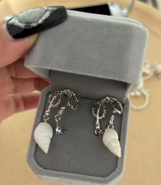 Handcrafted white conch shell pendant earrings combined with silver bow earrings, S925,delicate and minimalist aesthetic. a perfect gift.
