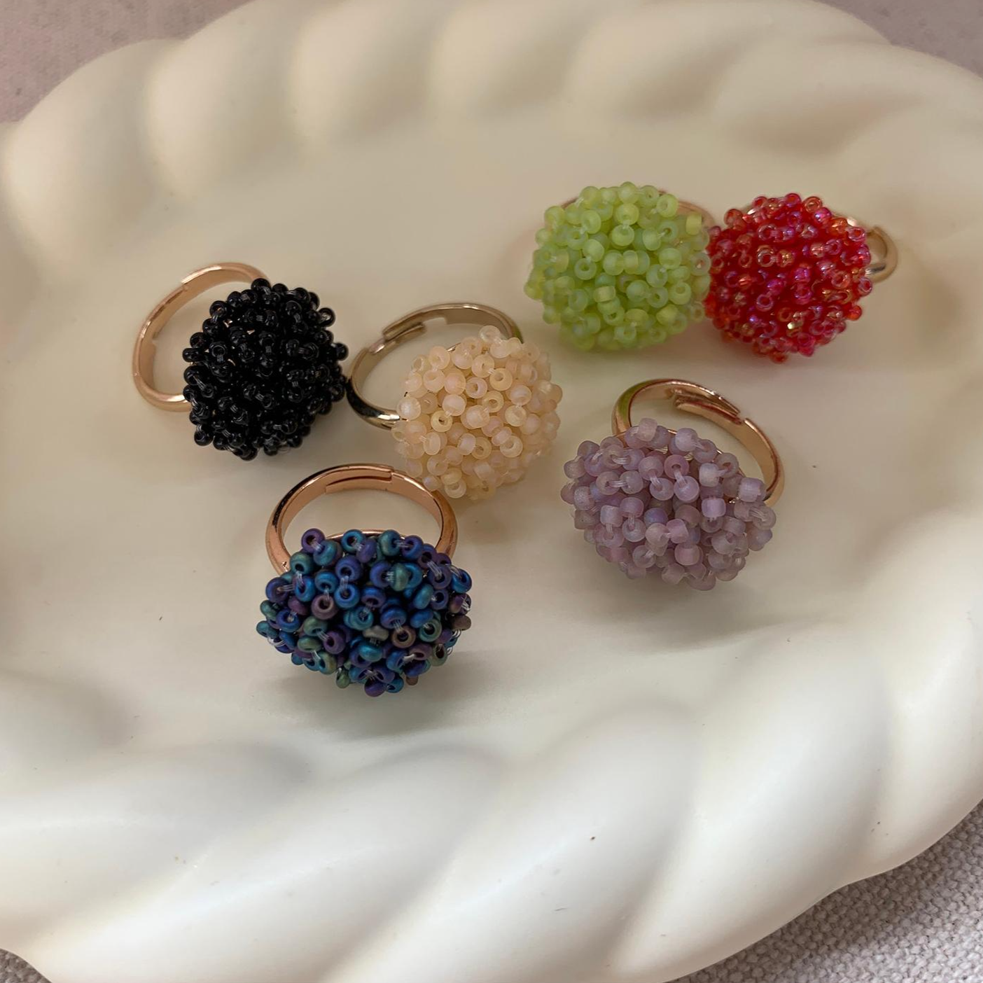 Fresh-Colored Rice Bead Woven Circular Ring, Available in Multiple Colors, Fresh and Elegant, Specially Designed Non-Matching Ring, Perfect Ladies' Gift