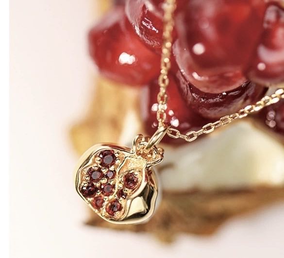 Pomegranate Necklace for Women, Summer Clavicle Chain, French Light Luxury, Original Niche Design with Chinese Style