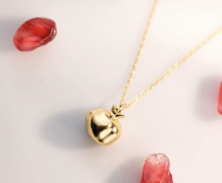 Pomegranate Necklace for Women, Summer Clavicle Chain, French Light Luxury, Original Niche Design with Chinese Style