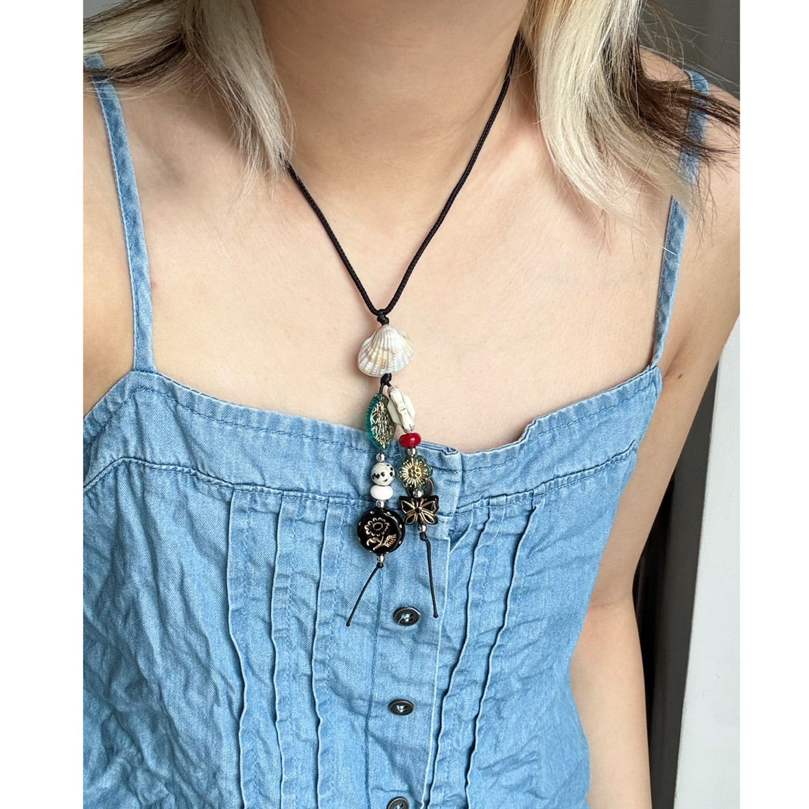 Vintage-Style Shell Flower Butterfly Bead Necklace with Aged Effect