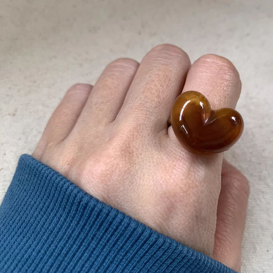Sweet Resin Heart Shaped Rings, Coffee Heart Resin Finger Rings Retro Personality Earrings Jewelry for Women Teen Girls Band Rings
