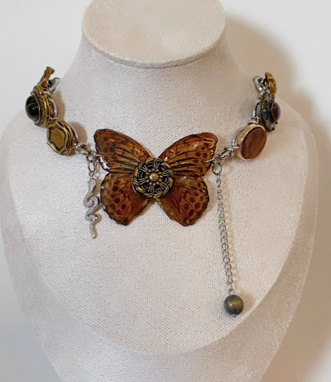 Cyberpunk Retro Choker Necklace, Brown Butterfly Pendant Choker, Y2K Choker, stylish and cool, niche appeal